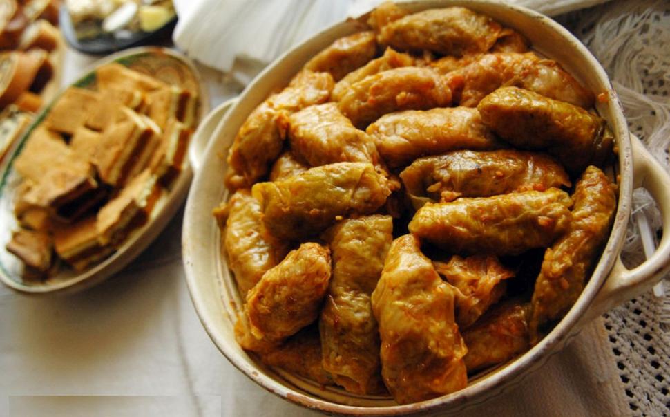 Cât costă o porție de sarmale cu mămăliguță în restaurantul lui chef Cătălin Scărlătescu din București 807845