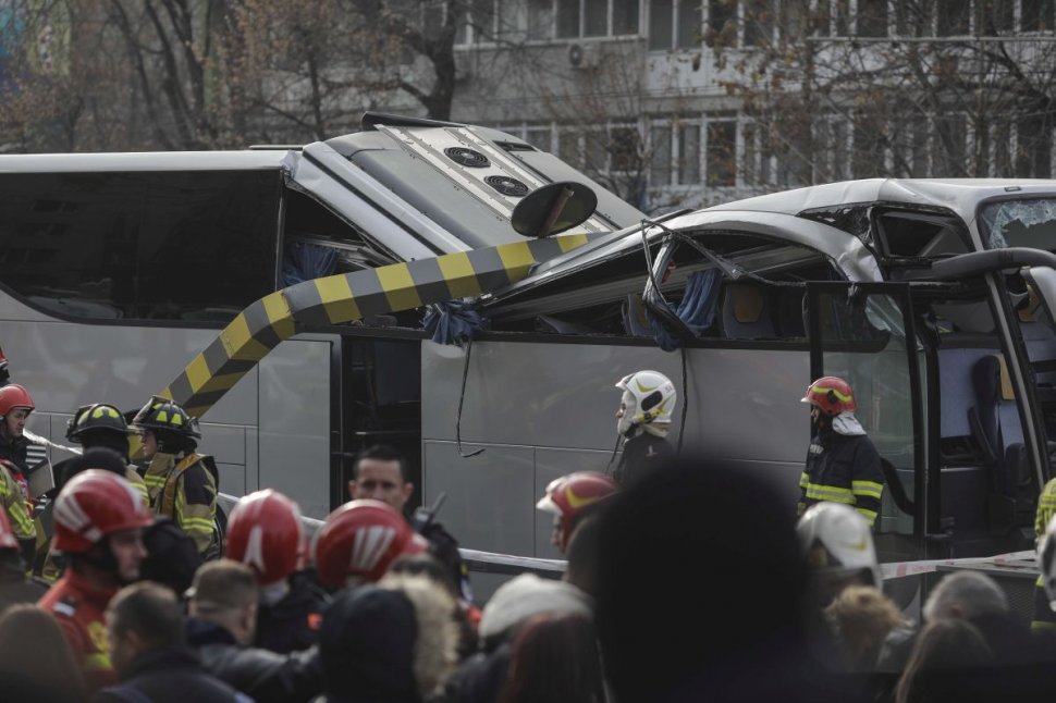 Șoferul implicat în accidentul de autocar de la pasajul Unirii, cercetat pentru ucidere din culpă