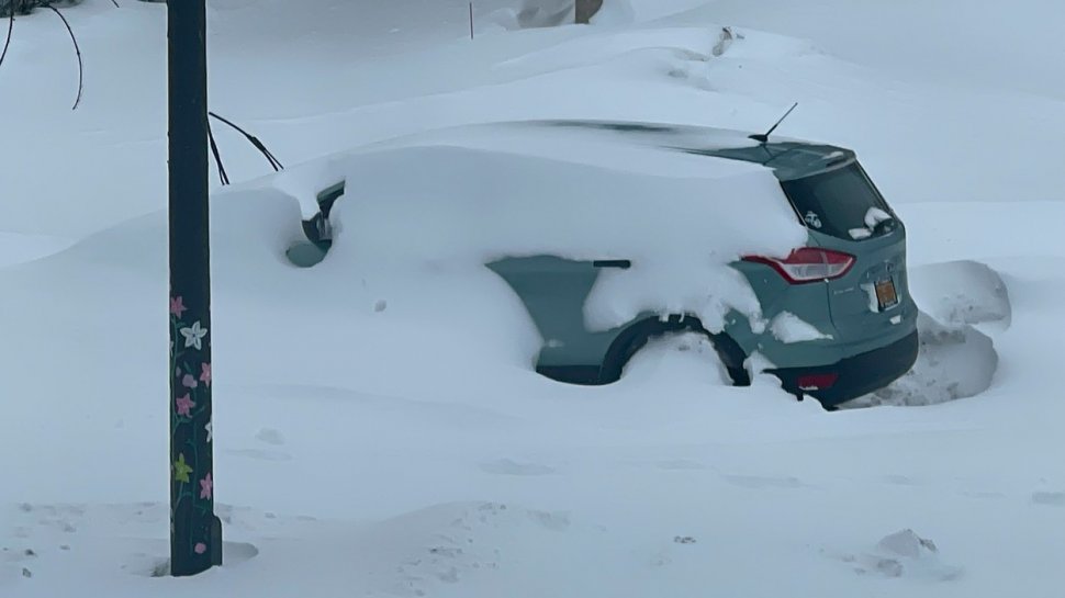 Tânără de 22 ani, găsită moartă de frig în maşină din cauza furtunii de zăpadă din New York