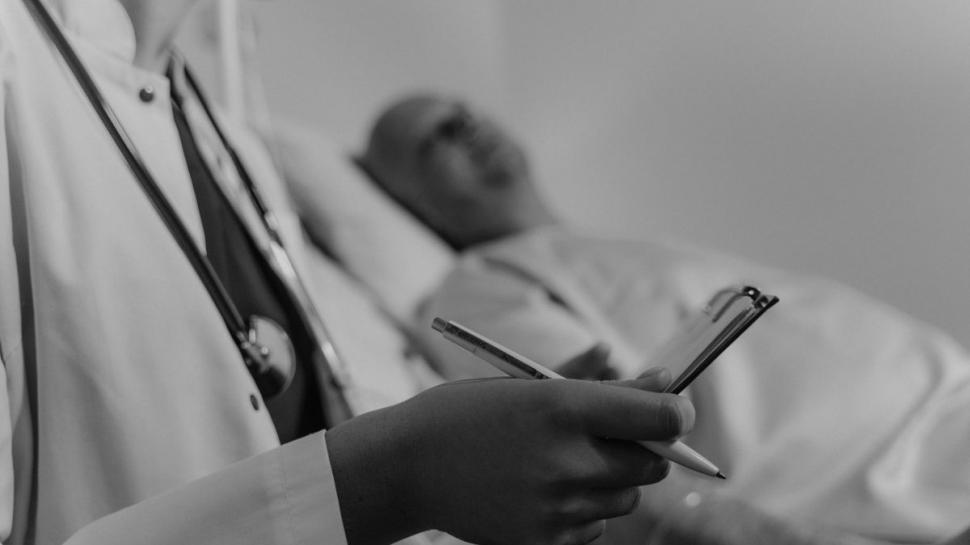 "Du-te să mori în patul tău, acasă! Nu mai avem ce-ţi face" | Drama unei mame văduve căreia cancerul i s-a răspândit în tot corpul 808330