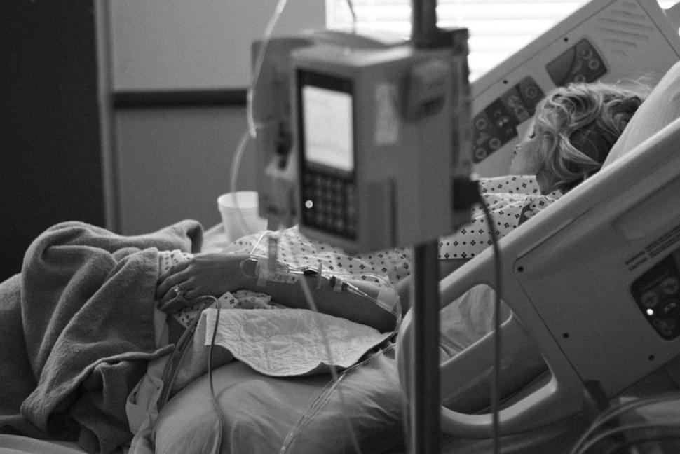 "Du-te să mori în patul tău, acasă! Nu mai avem ce-ţi face" | Drama unei mame văduve căreia cancerul i s-a răspândit în tot corpul 808331