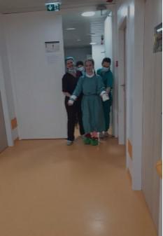 Imagini emoționante cu Alexia, tânăra căreia chirurgii din Iaşi au reușit să-i replanteze ambele brațe, după accidentul grav de la Pașcani 808492