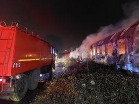 Incendiu pe Calea Giuleşti din Bucureşti. Ard mai multe vagoane de tren 808473