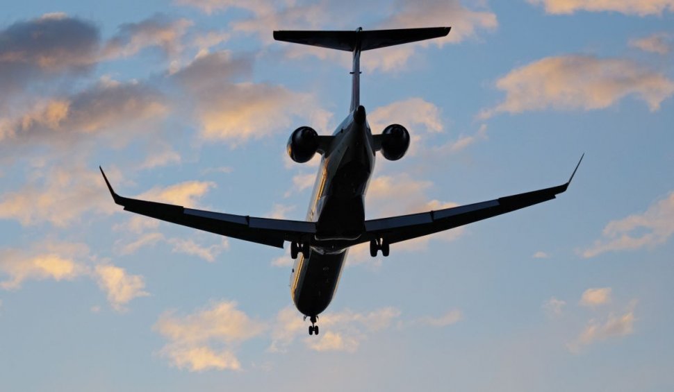 Un avion care venea spre Bucureşti a fost deviat din cauza unei urgenţe, la Praga