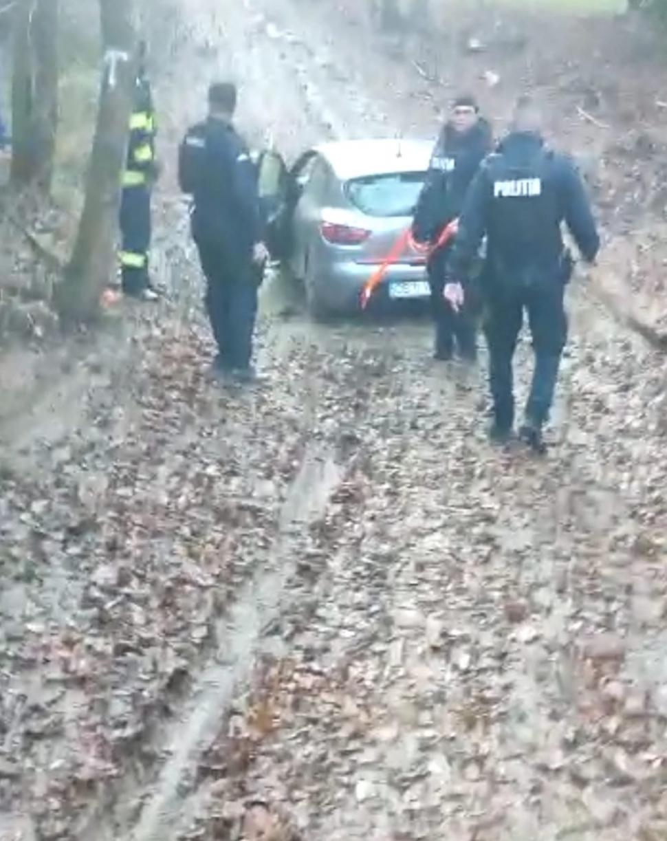 Două tinere dispărute la Clisura Dunării, căutate de pompieri, salvamontiști și polițiști. Nici mașina în care călătoreau nu a fost găsită 808701
