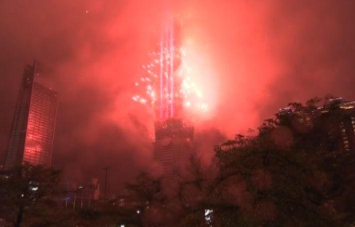 Spectacol de sunet și lumină în marile orașe din lume la intrarea în 2023 | Cum au sărbătorit Sydney, Singapore, Taipei și Hong Kong 808769