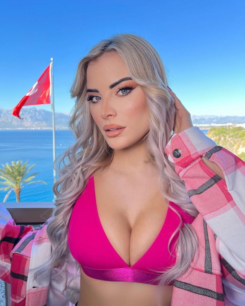 Un fost model Playboy a povestit cum a scăpat de Andrew Tate, după ce acesta a chemat-o în Bucureşti: ”Dumnezeu m-a salvat” 808974