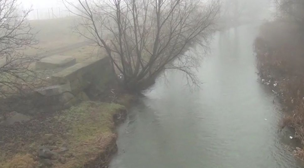Tânără mamă a doi copii, salvată din râul Ampoi din Alba Iulia după ce s-a aruncat în apele reci