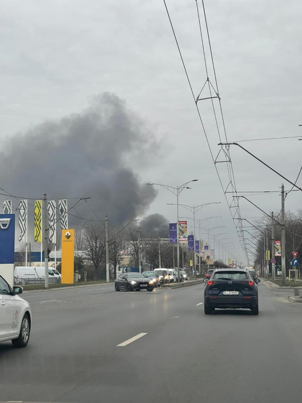 Incendiu puternic pe Bulevardul Iuliu Maniu din București, la intrarea pe Autostrada A1 809219