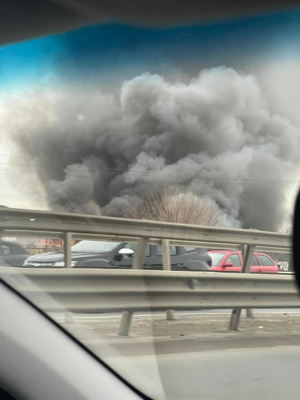 Incendiu puternic pe Bulevardul Iuliu Maniu din București, la intrarea pe Autostrada A1 809220
