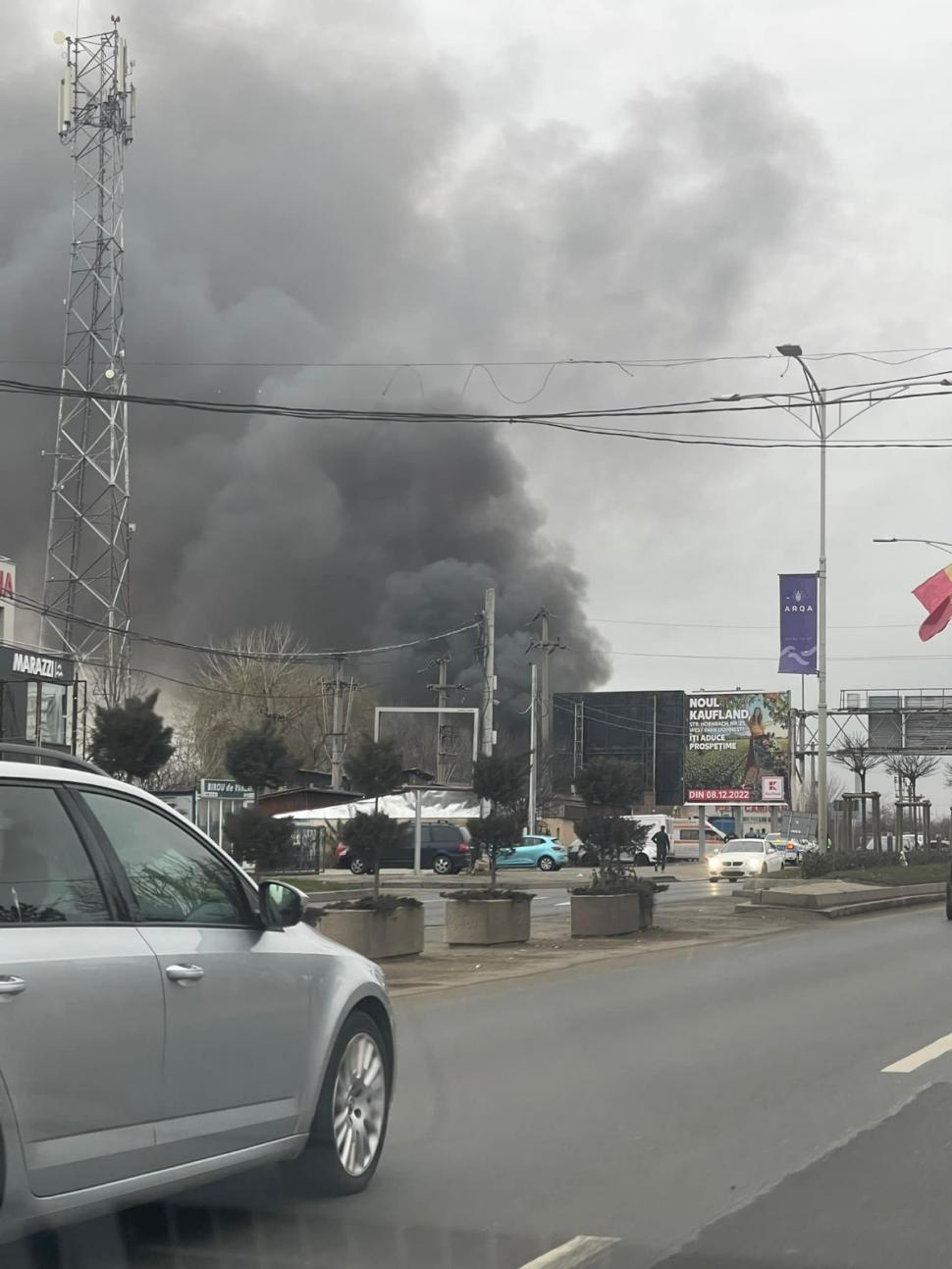 Incendiu puternic pe Bulevardul Iuliu Maniu din București, la intrarea pe Autostrada A1 809221