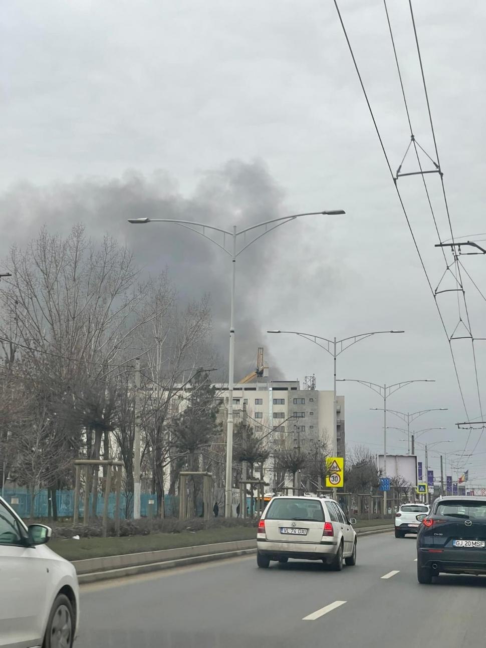 Incendiu puternic pe Bulevardul Iuliu Maniu din București, la intrarea pe Autostrada A1 809222