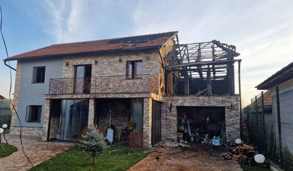 Vila unui om de afaceri din Gorj, incendiată în stil mafiot în noaptea de Revelion. Piromanii sunt și acum căutați
