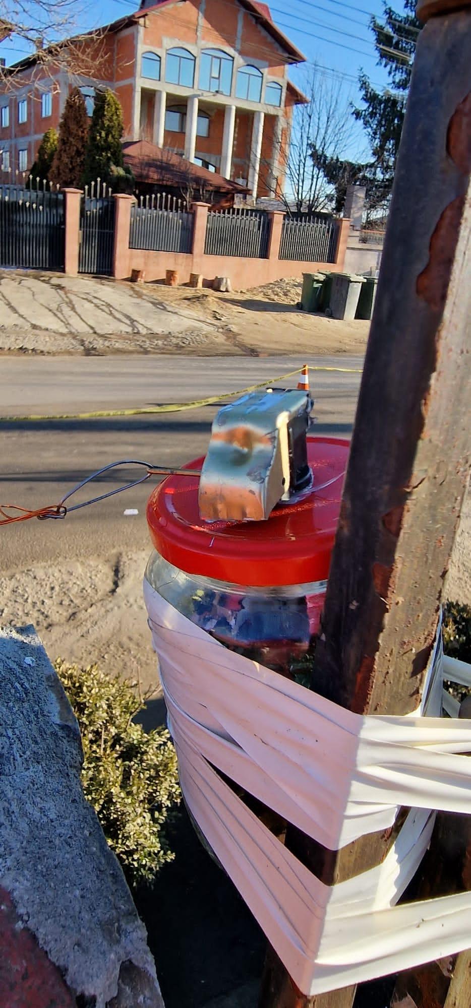 Grenadă legată de poarta unei case din județul Ilfov | Misiune contracronometru a specialiștilor pirotehnici pentru dezamorsare 809494