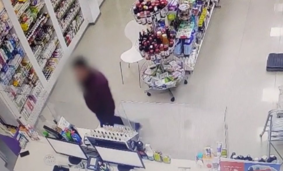 Bărbat din Galați, dat în urmărire după ce a furat un telefon mobil dintr-o farmacie