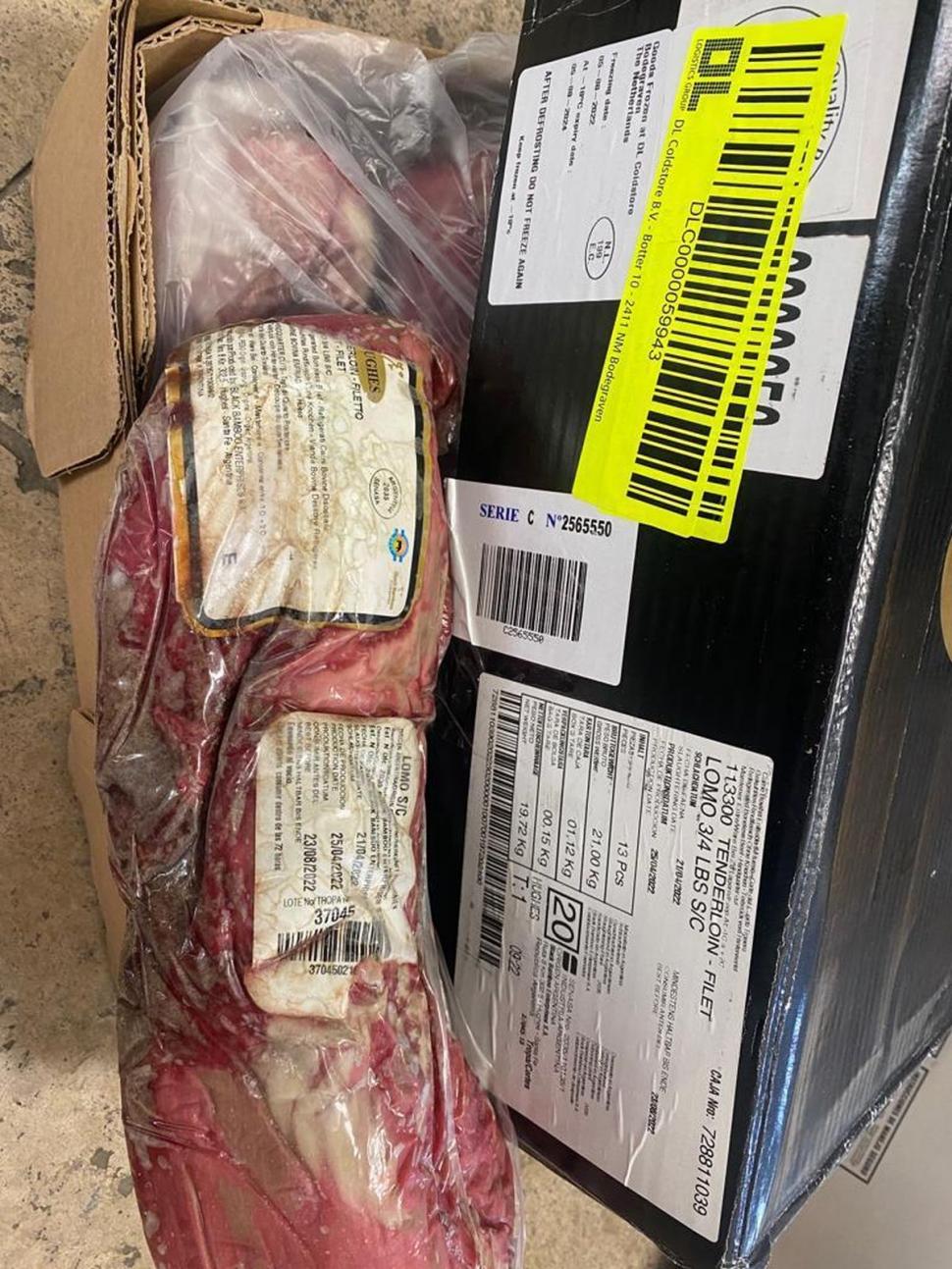 "Carne congelată aproape expirată, adusă de olandezi în România" | ANPC va sesiza Comisia Europeană: "Nu suntem pelicanii Europei!" 809664