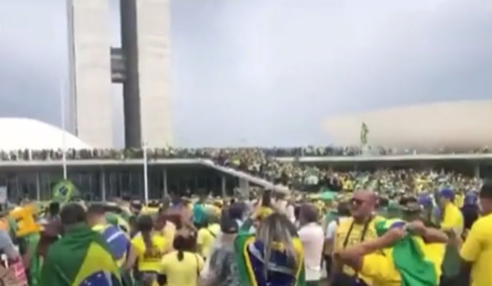 Haos în Brazilia! Susținătorii fostului președinte brazilian Jair Bolsonaro au luat cu asalt Congresul