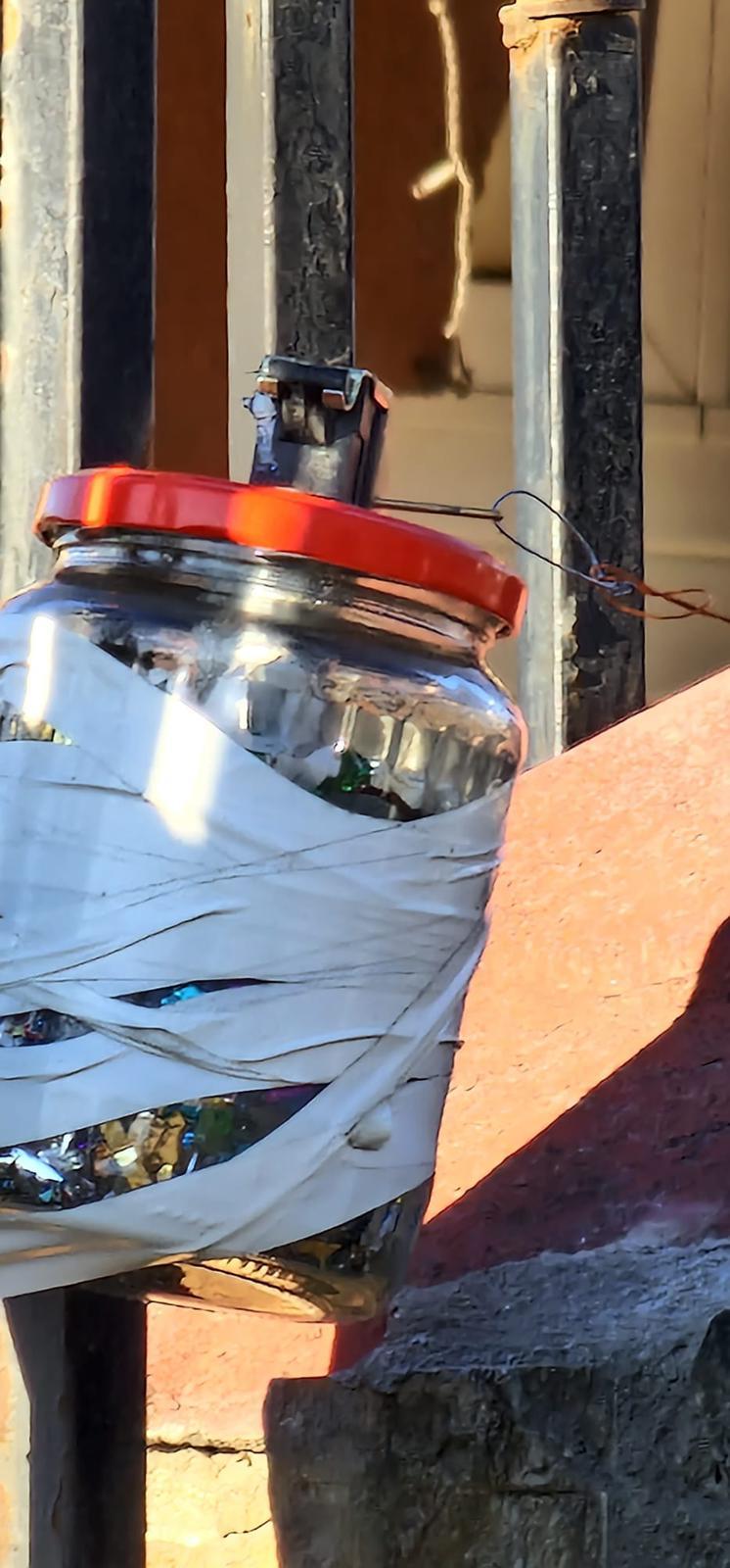 Noi detalii despre suspectul care a montat o grenadă pe gardul unei case din Ilfov. Poliţia a organizat filtre pentru a-l identifica 809963