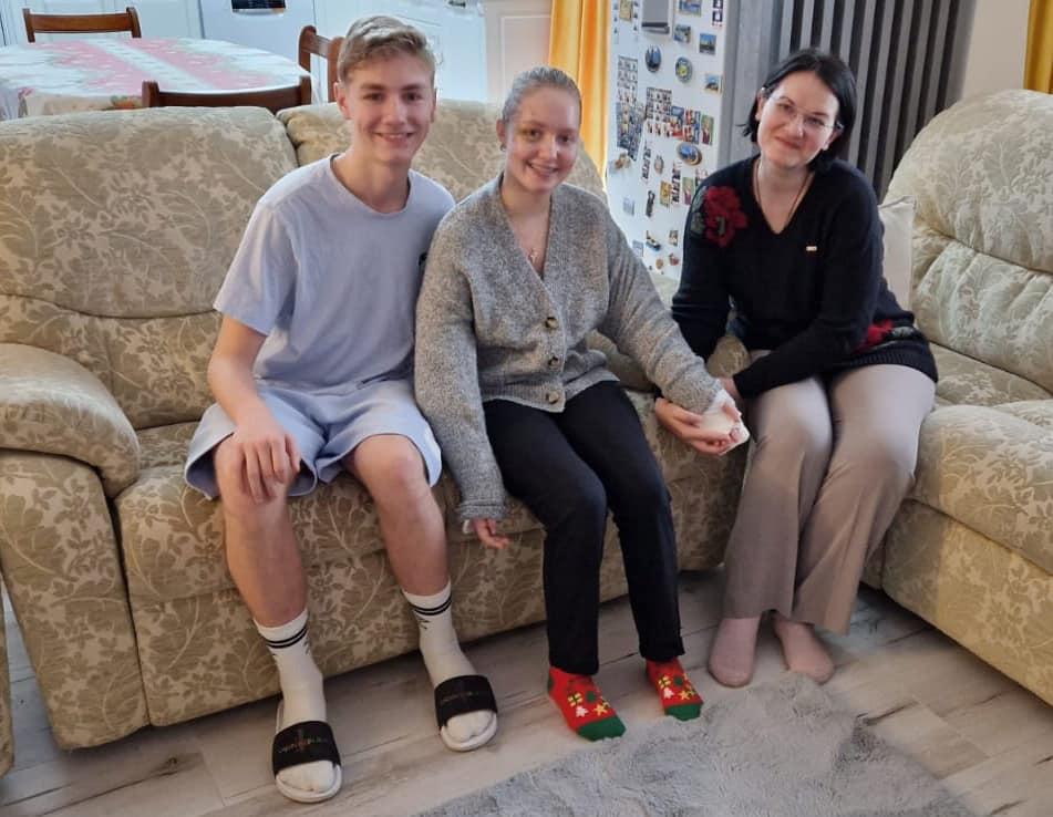 Imagini emoţionante cu Alexia, vizitată acasă de medicul care i-a replantat braţele smulse în accidentul cumplit de la Paşcani 809951