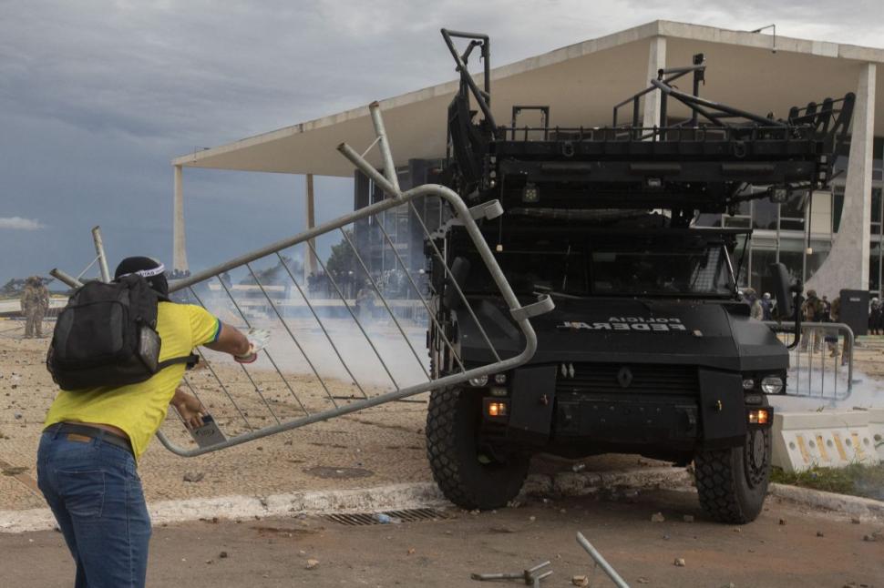 Susținătorii lui Jair Bolsonaro au încercat să dea foc Congresului | Sute de oameni, arestați în Brazilia | Președintele da Silva a promis pedepsirea "fasciștilor" 809890