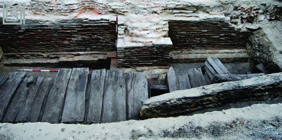 Străzi de lemn au fost găsite sub pavaj în Centrul Istoric din București. Cât de vechi sunt  810459