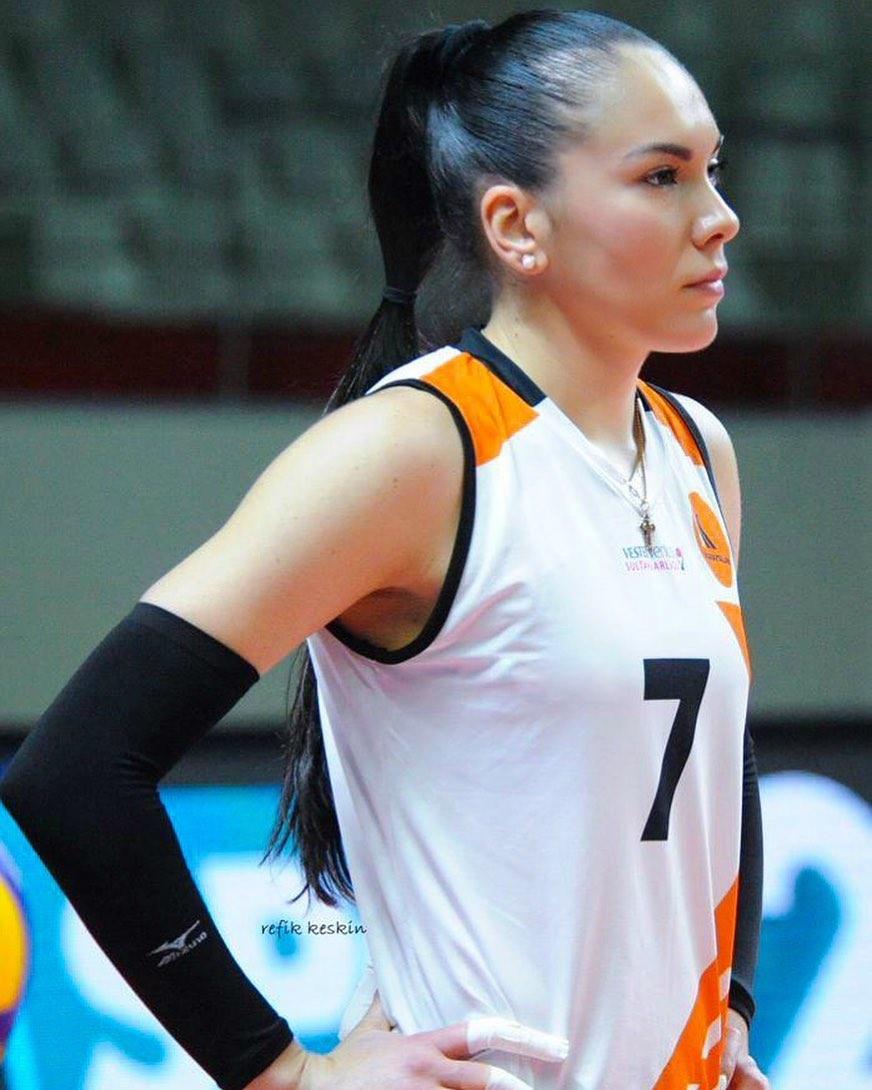 Iulia Gerasymova, cea mai cunoscută jucătoare de volei de pe TikTok sau YouTube, a ajuns la Bucureşti şi va juca pentru Rapid 810670