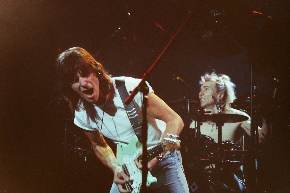 A murit legendarul chitarist Jeff Beck. Artistul contactase brusc meningită bacteriană