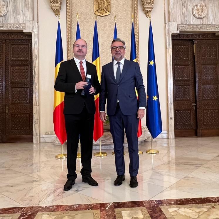 Ministerul Culturii: ”Artiști, personalități instituții fanion ale culturii românești au fost decorate de Klaus Iohannis” 810860