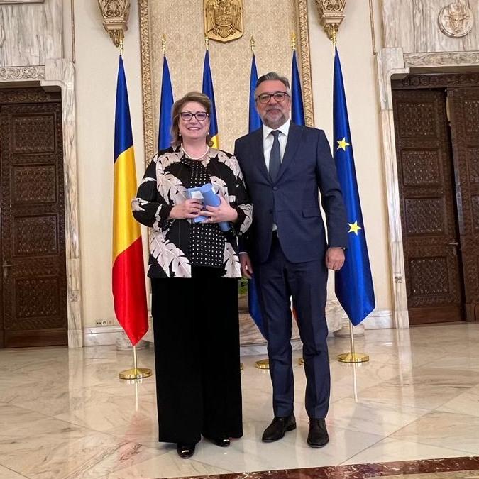 Ministerul Culturii: ”Artiști, personalități instituții fanion ale culturii românești au fost decorate de Klaus Iohannis” 810861