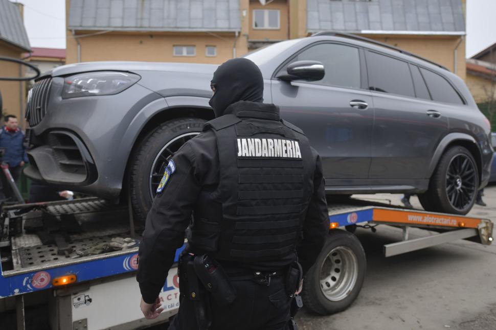 Averea impresionantă a fraților Tate rămâne sub sechestru. Lista autoturismelor de lux ridicate de autorităţi 811013