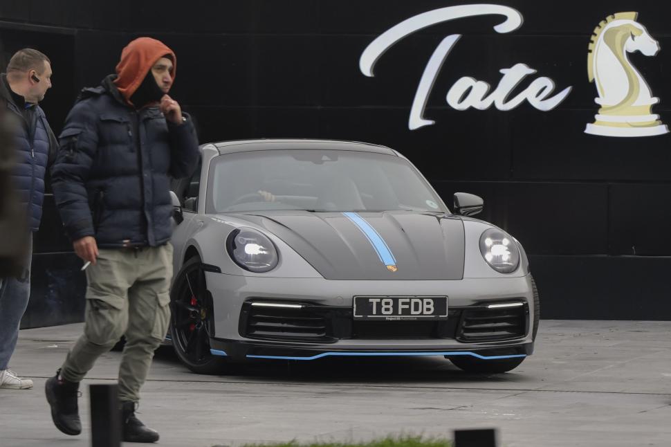 Averea impresionantă a fraților Tate rămâne sub sechestru. Lista autoturismelor de lux ridicate de autorităţi 811014