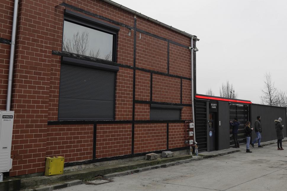 Mașinile de lux ale fraților Tate, ridicate de autoritățile române 810997