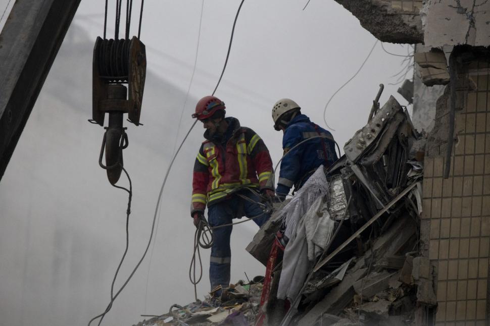 Război în Ucraina, ziua 326. Creşte bilanţul atacului cu rachetă din Dnipro: 29 de morţi şi 73 de răniţi 811123