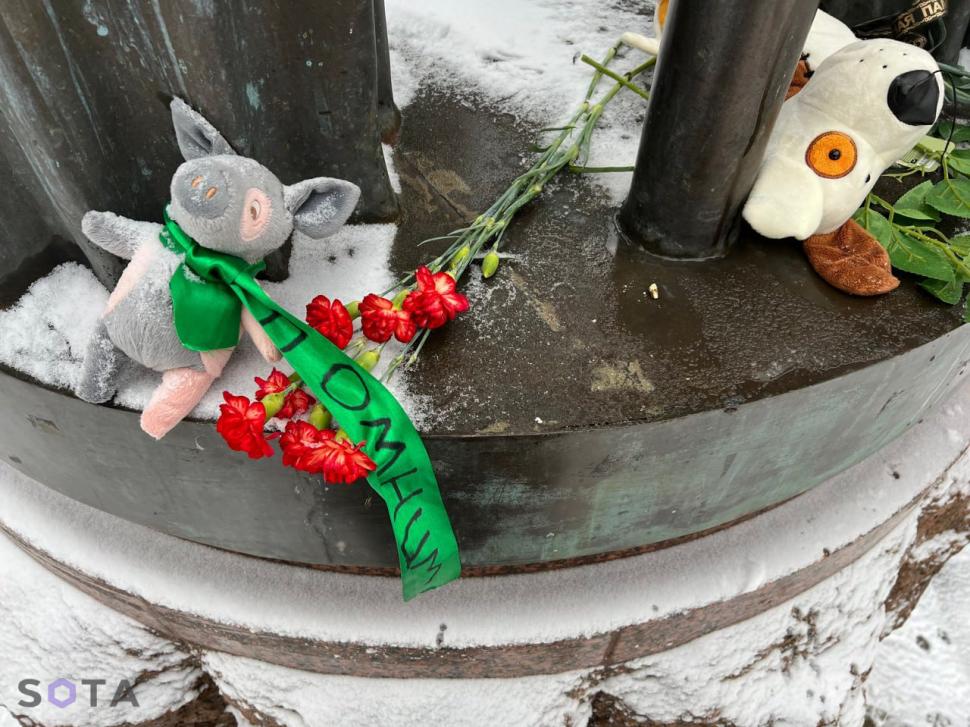 La Moscova au fost depuse flori în memoria ucrainenilor uciși de atacul rus în Dnipro 811510