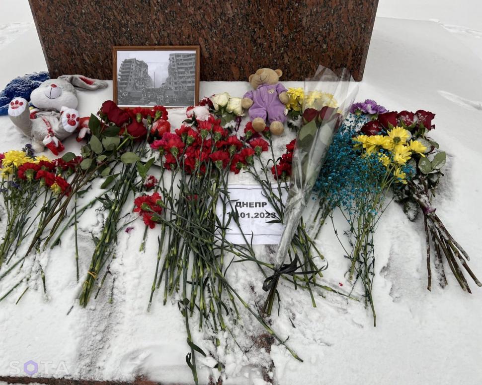 La Moscova au fost depuse flori în memoria ucrainenilor uciși de atacul rus în Dnipro 811511