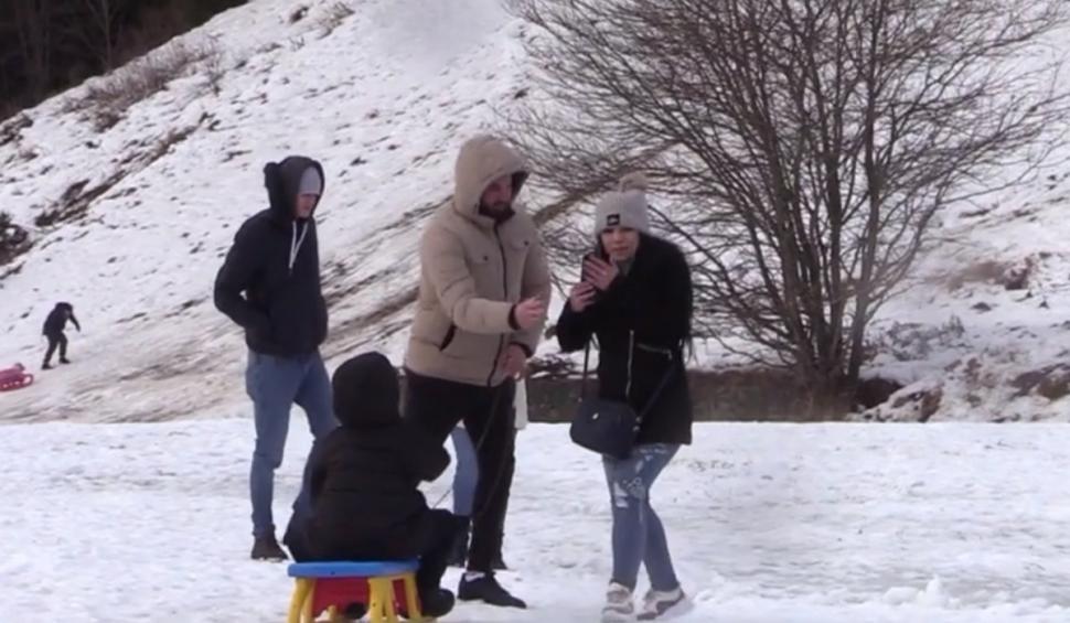 România între cod roşu de viscol şi temperaturi de vară. Ce spun meteorologii 811800