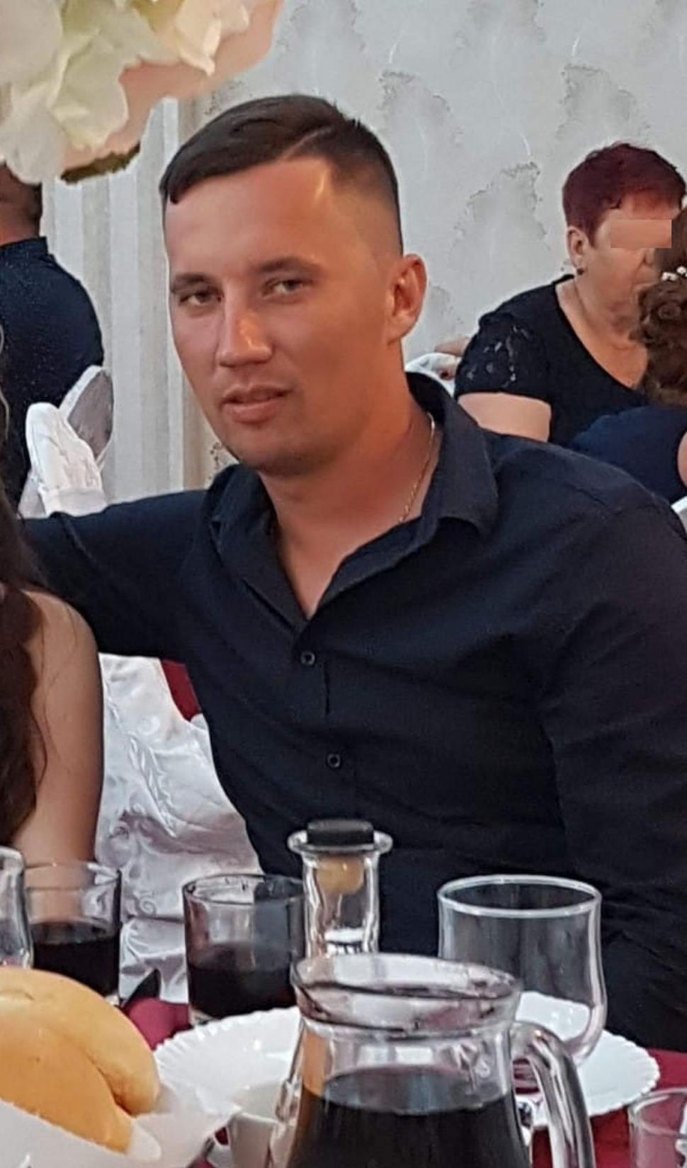 El este Dragoş, unul din cei trei morţi din accidentul de la CE Oltenia. Avea 29 de ani şi soţia lui este însărcinată 811601