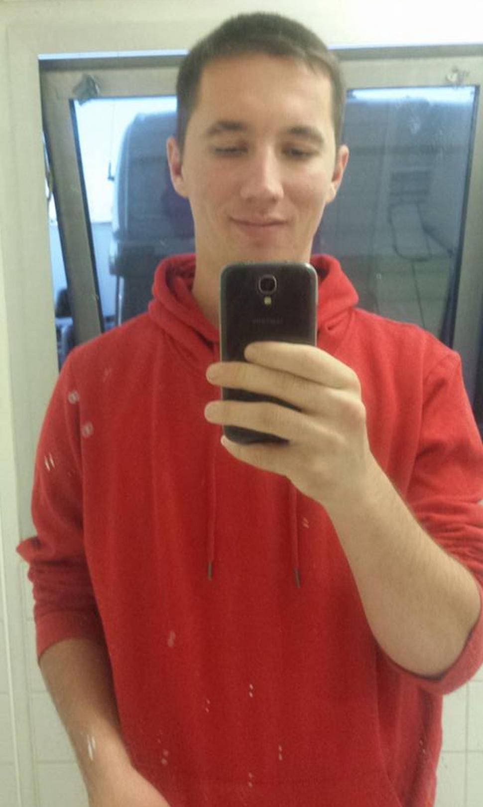 El este Dragoş, unul din cei trei morţi din accidentul de la CE Oltenia. Avea 29 de ani şi soţia lui este însărcinată 811605