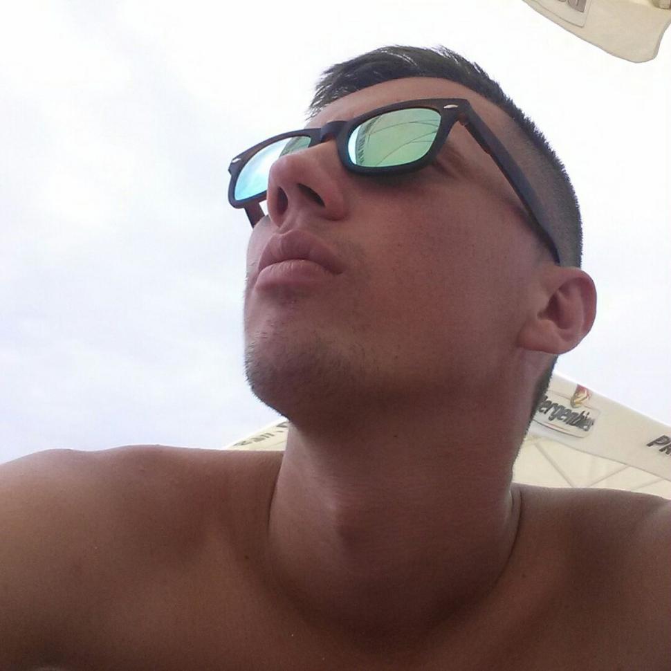 El este Dragoş, unul din cei trei morţi din accidentul de la CE Oltenia. Avea 29 de ani şi soţia lui este însărcinată 811613