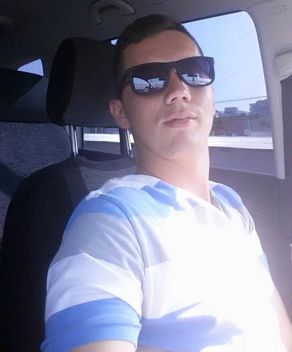 El este Dragoş, unul din cei trei morţi din accidentul de la CE Oltenia. Avea 29 de ani şi soţia lui este însărcinată 811669