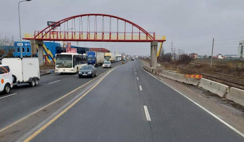 O pasarelă pietonală fără scări a fost construită pe prima bandă de pe Centura Bucureşti: "Au făcut, dar au şi luat" 811612