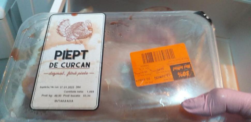 Carne mucegăită, gătită într-o bucătărie infectă la un cămin de bătrâni din Bistrița-Năsăud 811853