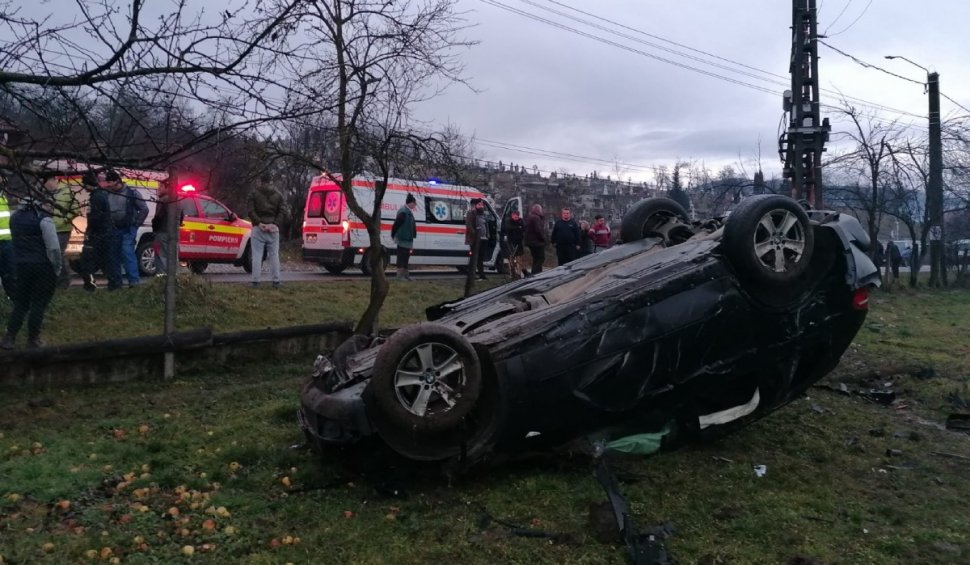 Copil de șapte ani în comă, după ce el și mama lui au fost loviți de o șoferiță care s-a răsturnat cu mașina, în Rugășești, județul Cluj