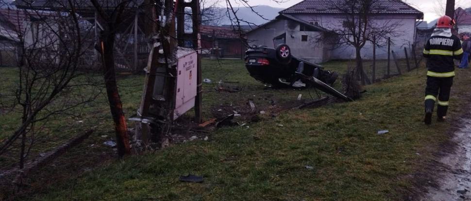 Copil de șapte ani în comă, după ce el și mama lui au fost loviți de o șoferiță care s-a răsturnat cu mașina, în Rugășești, județul Cluj 811926