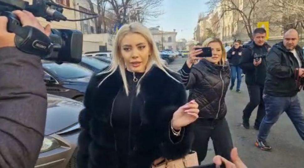 Una dintre victimele fraților Tate, în vizită la cei doi milionari 811915