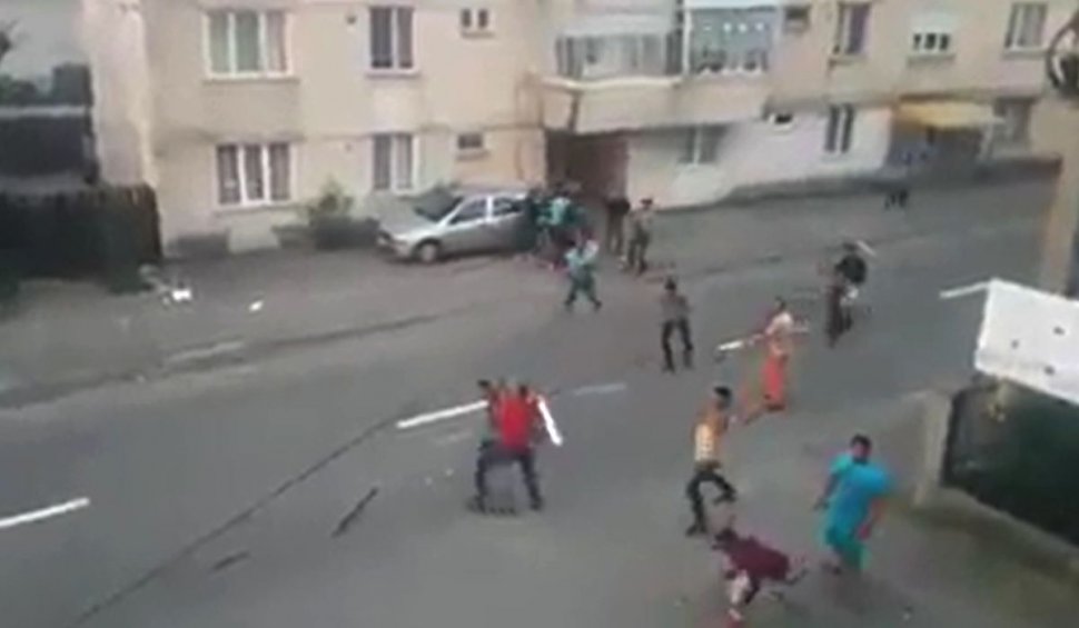 O nouă bătălie pe străzile din Târgu Neamţ | Nouă "războinici" au fost reţinuţi pentru 24 de ore