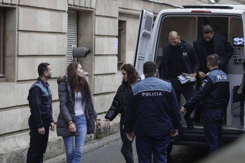 Miza de sute de milioane de euro în dosarul fraţilor Tate | Misterul vizitelor din Arestul Central 812444