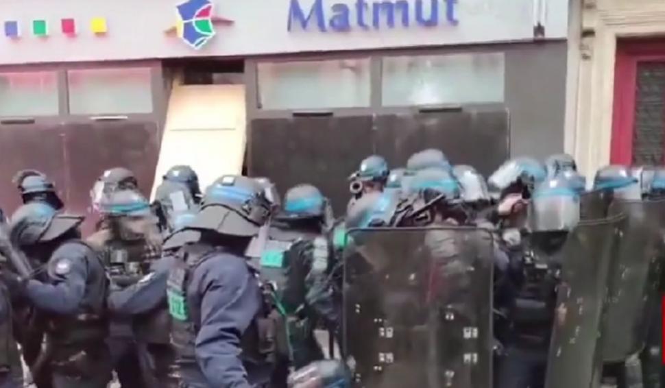 Nou protest masiv la Paris faţă de reforma sistemului de pensii 812375