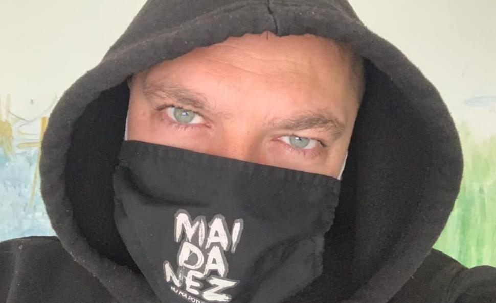 Recunoşti băieţelul cu beretă şi cravată? Azi e un artist cunoscut, vedetă la show-ul America Express 812226