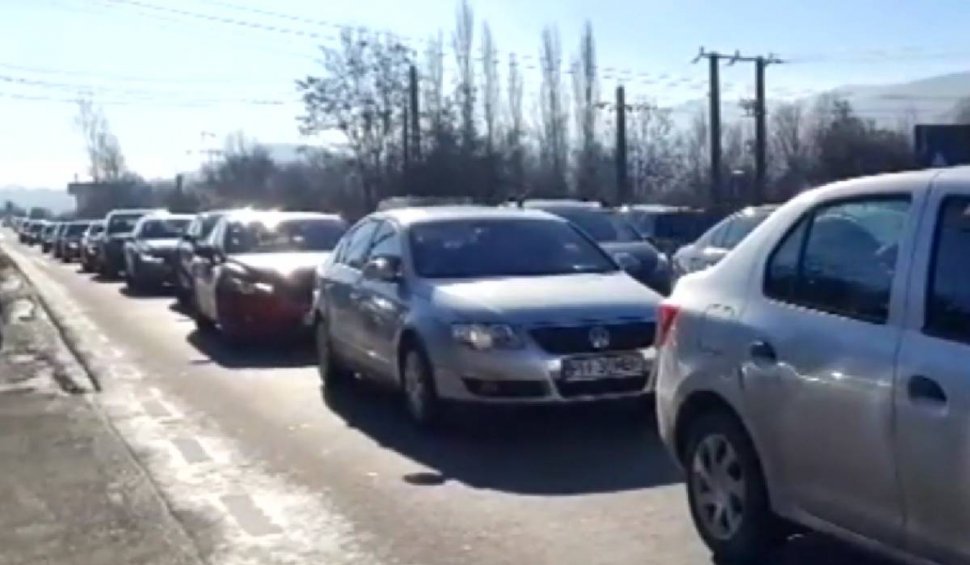 Trafic infernal pe DN1 în minivacanţă | Şoferii români dau un nou test al răbdării pe Valea Prahovei